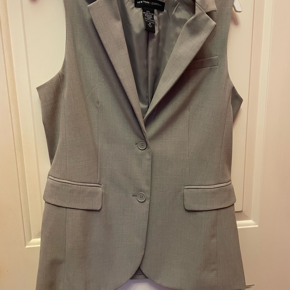 Women’s vintage grey suit NEW YORK & COMPANY STRETCH vest size 8, pant size 10